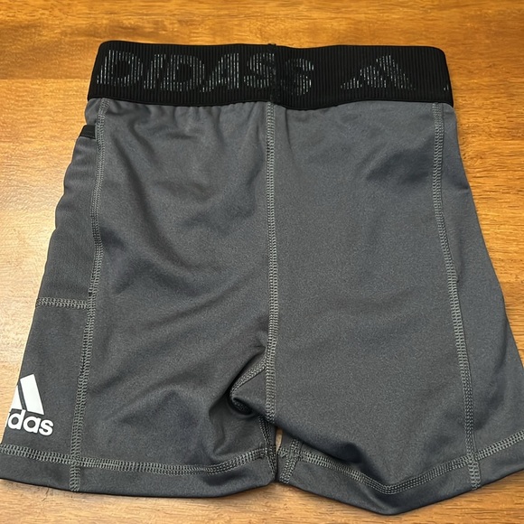 ADIDAS SHORT SIZE XS - Picture 3 of 5